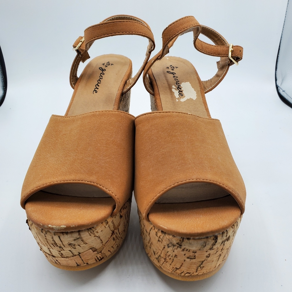 Groove Niah Faux Suede open toe wedge 9
